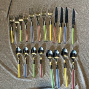 Oneida 20 Piece Flatware Set FROST SORBET Red Blue Green Yellow